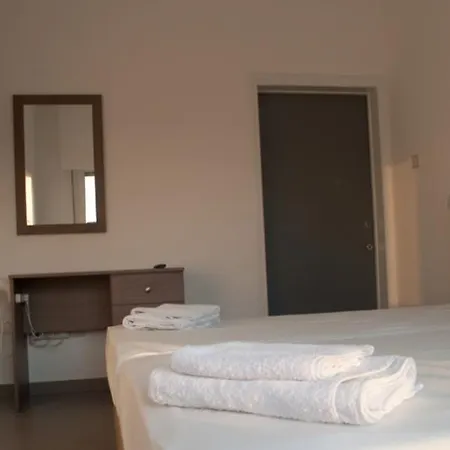 St. George Rent Rooms Λάρνακα Εξωτερικό φωτογραφία